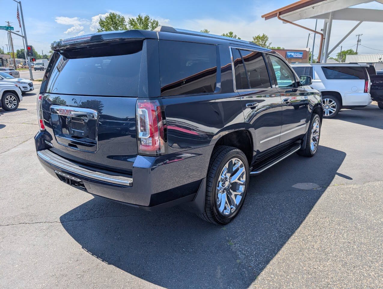 Used 2017 GMC Yukon Denali AWD/4WD image 7