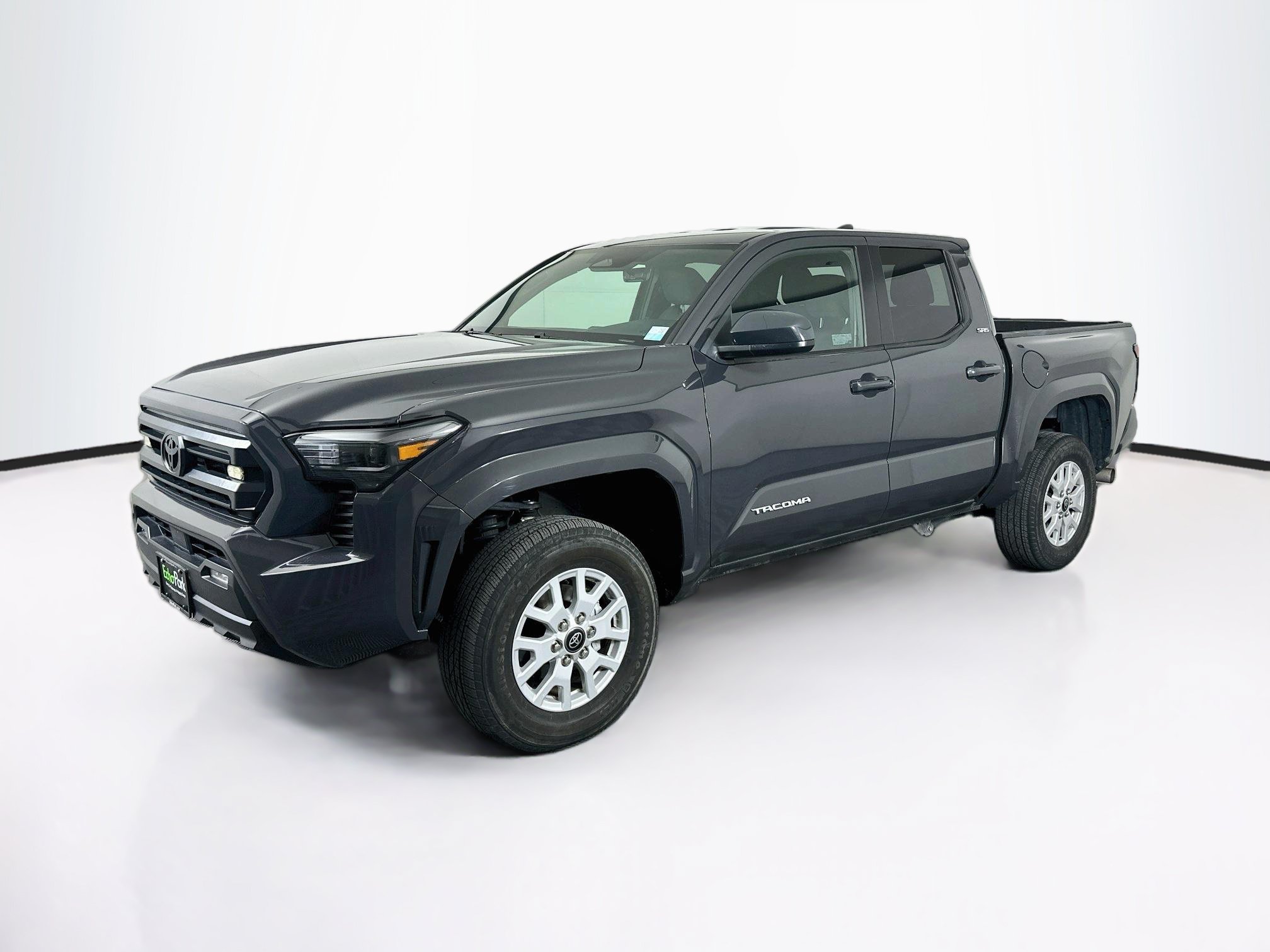 Used 2025 Toyota Tacoma SR5 AWD/4WD image 3