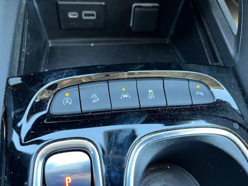Used 2023 Buick Envision Essence AWD/4WD image 28
