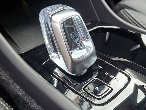 Certified 2026 Volvo XC40 B5 Plus AWD/4WD image 18