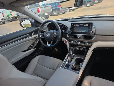 Used 2018 Honda Accord Touring image 13