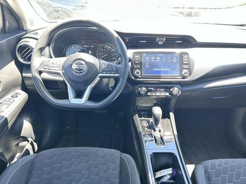 Used 2021 Nissan Kicks SV FWD image 16