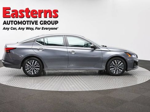 Used 2024 Nissan Altima 2.5 SV FWD image 4