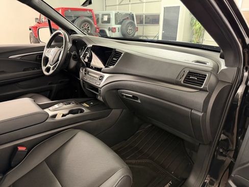 Used 2024 Honda Passport EX-L image 37