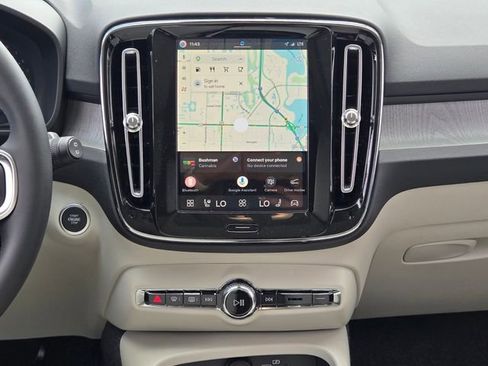 New 2026 Volvo XC40 B5 Plus w/ Protection Package Premier AWD/4WD image 18