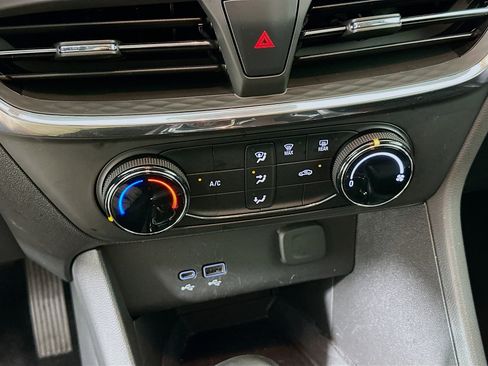 Used 2025 Buick Encore GX Preferred image 23