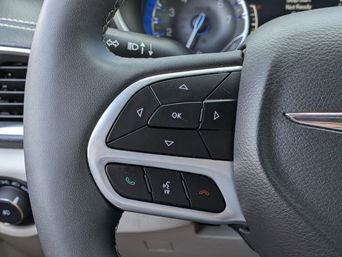 Used 2024 Chrysler Pacifica Limited image 26