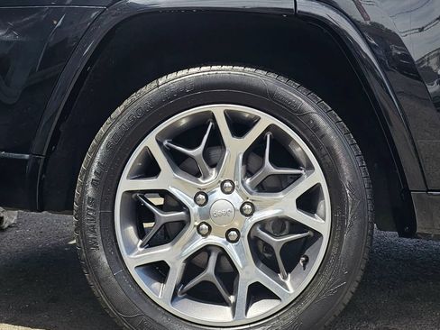 Used 2021 Jeep Grand Cherokee Overland AWD/4WD image 6