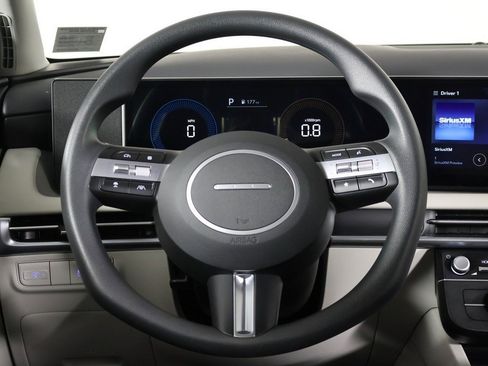 Certified 2025 Hyundai Tucson SE image 32