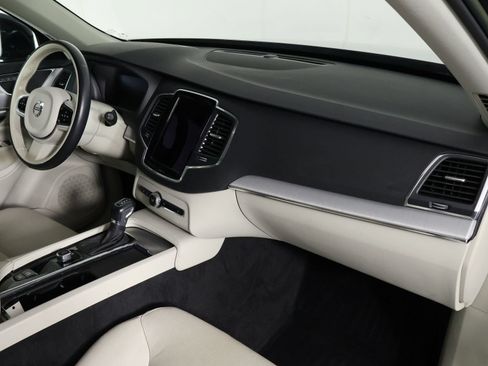 Used 2022 Volvo XC90 T5 Momentum w/ Protection Package Premier AWD/4WD image 22