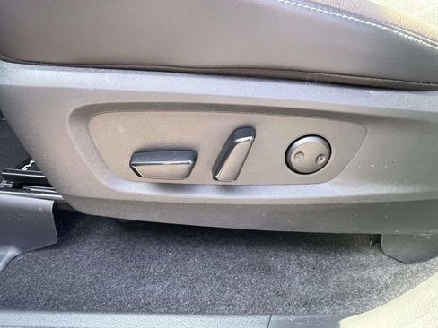 Used 2024 Nissan Pathfinder Platinum image 16