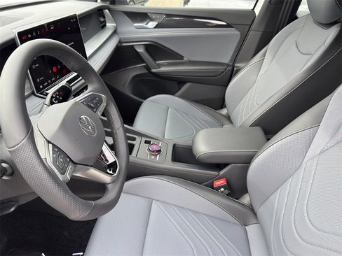 New 2026 Volkswagen Tiguan SE R-Line image 13