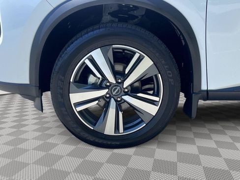 Certified 2025 Nissan Rogue SL w/ SL Premium Package AWD/4WD image 9