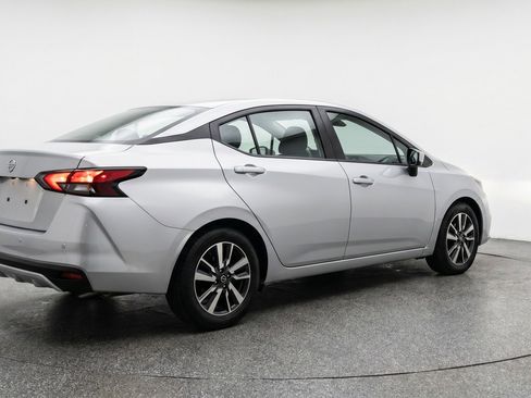 Used 2025 Nissan Versa SV image 9