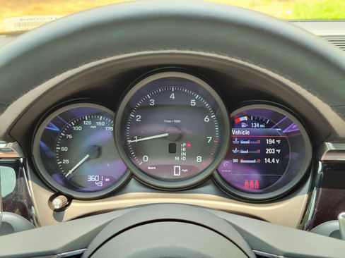 Certified 2026 Porsche Macan AWD/4WD image 11