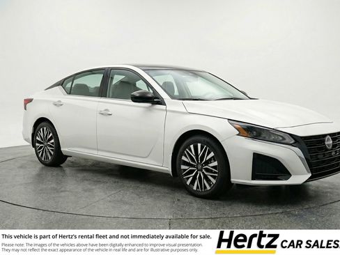 Used 2025 Nissan Altima 2.5 SV image 1