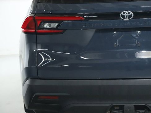 Used 2024 Toyota Grand Highlander XLE image 43