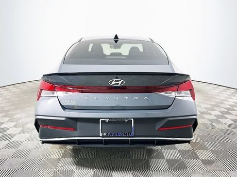 Used 2025 Hyundai Elantra Sport FWD image 4