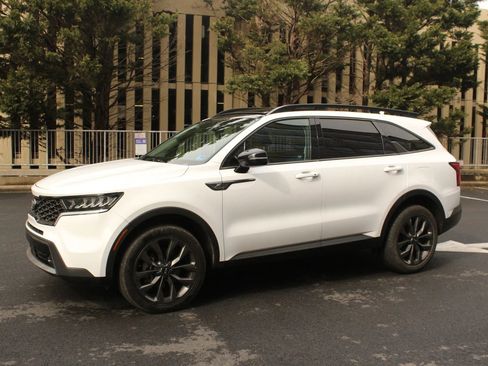 Used 2021 Kia Sorento EX w/ EX AWD X-Line Package image 12
