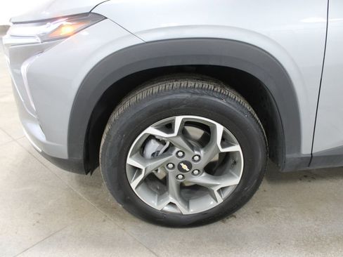 Used 2025 Chevrolet Trax LT image 34