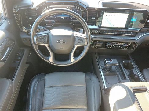 Used 2022 Chevrolet Silverado 1500 ZR2 w/ Technology Package image 11