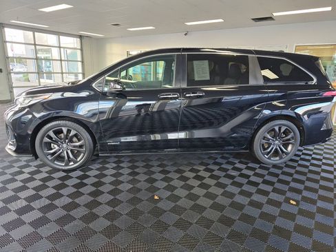 Used 2021 Toyota Sienna XSE image 6