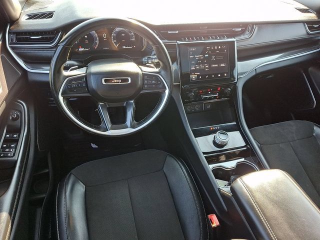 Used 2022 Jeep Grand Cherokee Altitude AWD/4WD image 2