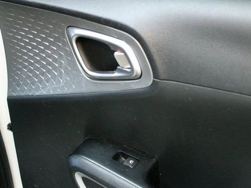 Used 2022 Kia Soul LX w/ Technology Package FWD image 11