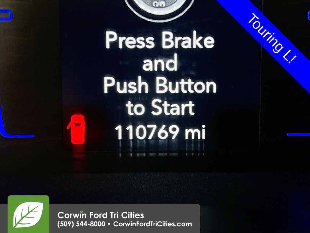 Used 2020 Chrysler Pacifica Touring-L FWD image 2