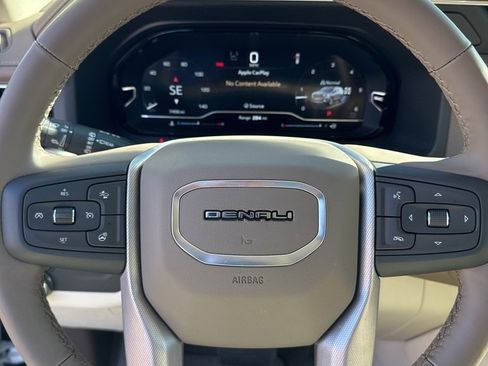 Used 2024 GMC Yukon Denali image 9