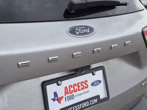 Used 2021 Ford Escape SE w/ SE Sport Appearance Package AWD/4WD image 31