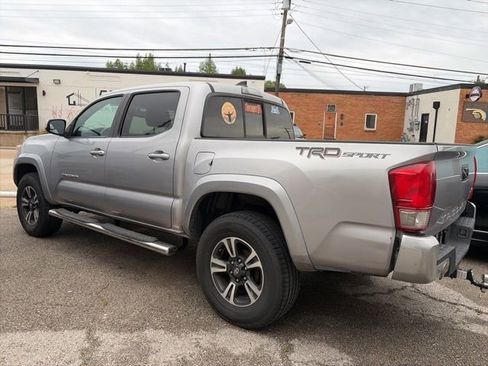Used 2016 Toyota Tacoma TRD Sport w/ Towing Package image 3
