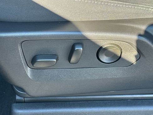 Used 2025 Chevrolet Silverado 1500 Custom image 36