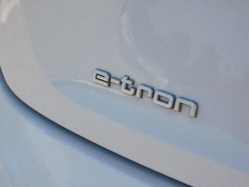 Used 2021 Audi e-tron Premium Plus w/ Premium Plus Package AWD/4WD image 7