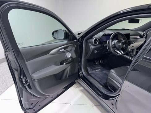 Used 2024 Alfa Romeo Tonale Veloce image 12