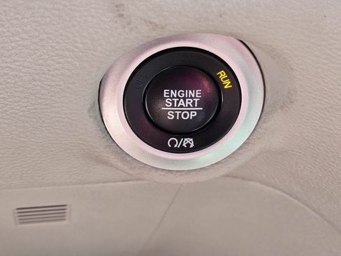 Used 2022 Chrysler Pacifica Touring-L AWD/4WD image 18