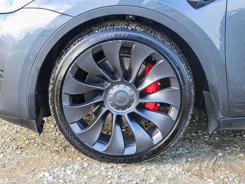 Used 2022 Tesla Model Y Performance image 8