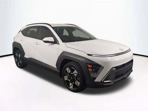 Used 2025 Hyundai Kona SEL FWD image 2