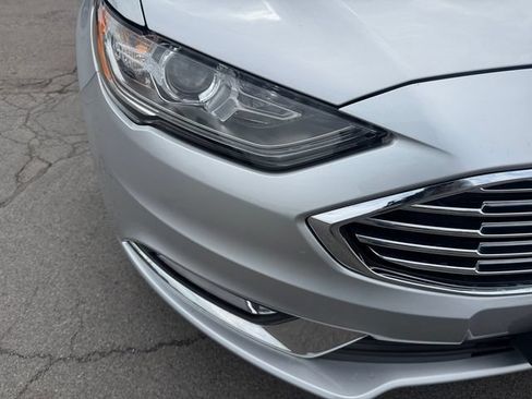 Used 2018 Ford Fusion SE w/ Equipment Group 201A FWD image 17