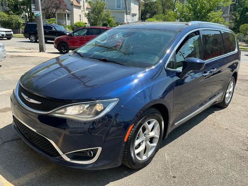 Used 2017 Chrysler Pacifica Touring-L Plus w/ Advanced Safetytec Group FWD image 7