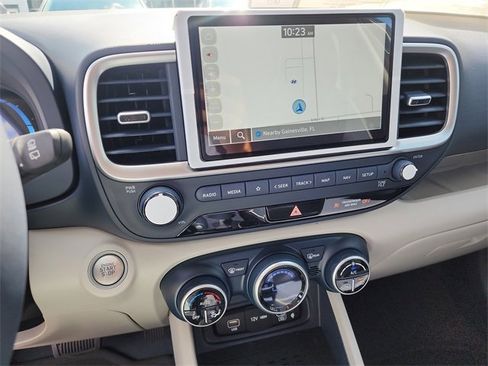 New 2025 Hyundai Venue Limited image 18