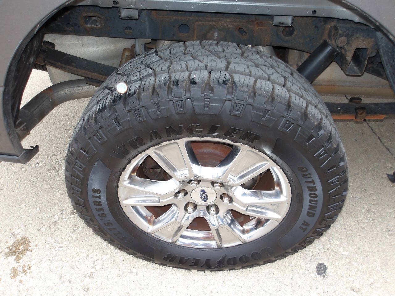 Used 2015 Ford F150 XLT w/ Equipment Group 302A Luxury AWD/4WD image 48