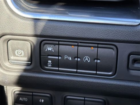 Used 2023 GMC Yukon SLT image 19