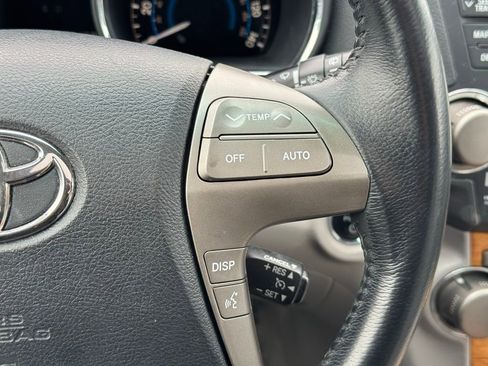 Used 2009 Toyota Highlander Limited AWD/4WD image 25