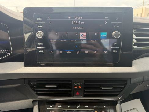 Used 2025 Volkswagen Jetta SE FWD image 13