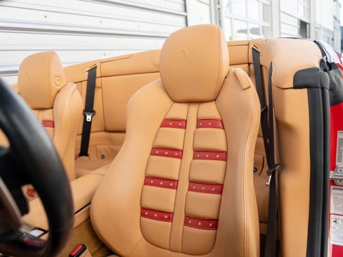 Used 2010 Ferrari California RWD image 11
