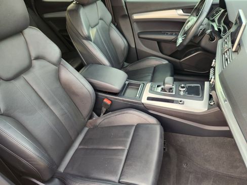 Used 2018 Audi SQ5 Premium Plus w/ Navigation Package image 16