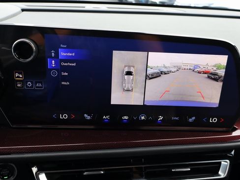 Used 2024 Chevrolet Traverse Z71 image 10