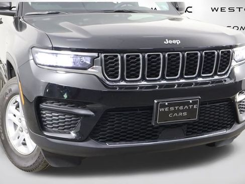 Used 2023 Jeep Grand Cherokee Laredo AWD/4WD image 46