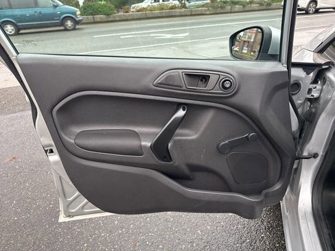 Used 2014 Ford Fiesta S image 27